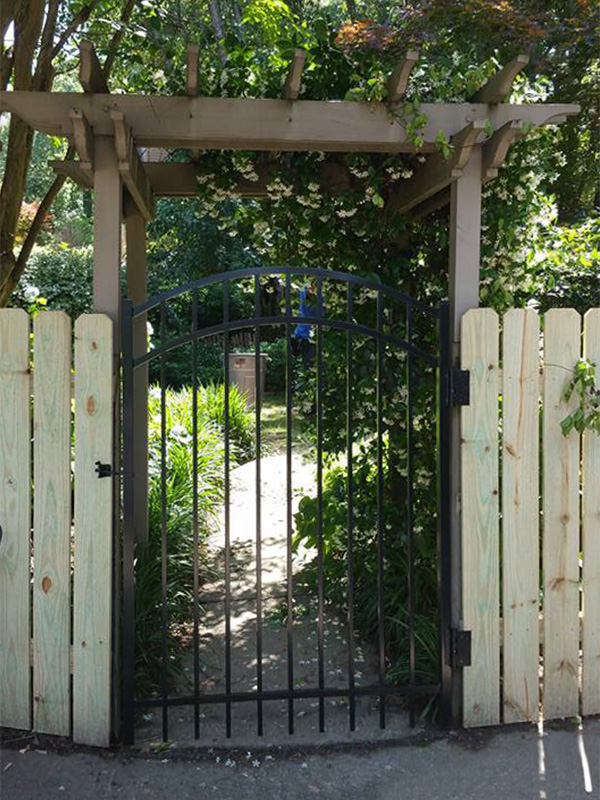 example of a wood fence gate in Birmingham Alabama
